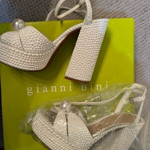 Gianni Bini luxury pearl gloss chunky heels.